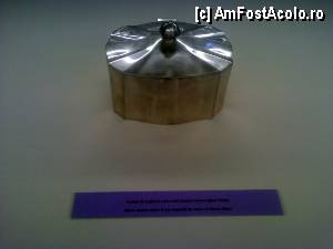 [P25] MNIR - Camera Tezaurului istoric - caseta de argint în care a fost depusă inima Reginei Maria.  » foto by Dragoș_MD
 - 
<span class="allrVoted glyphicon glyphicon-heart hidden" id="av445320"></span>
<a class="m-l-10 hidden" id="sv445320" onclick="voting_Foto_DelVot(,445320,20188)" role="button">șterge vot <span class="glyphicon glyphicon-remove"></span></a>
<a id="v9445320" class=" c-red"  onclick="voting_Foto_SetVot(445320)" role="button"><span class="glyphicon glyphicon-heart-empty"></span> <b>LIKE</b> = Votează poza</a> <img class="hidden"  id="f445320W9" src="/imagini/loader.gif" border="0" /><span class="AjErrMes hidden" id="e445320ErM"></span>