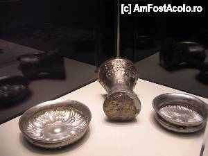 [P12] Vae de argint din mormântul de la Cucuteni sec IV î. Hr.  » foto by Michi
 - 
<span class="allrVoted glyphicon glyphicon-heart hidden" id="av479762"></span>
<a class="m-l-10 hidden" id="sv479762" onclick="voting_Foto_DelVot(,479762,20188)" role="button">șterge vot <span class="glyphicon glyphicon-remove"></span></a>
<a id="v9479762" class=" c-red"  onclick="voting_Foto_SetVot(479762)" role="button"><span class="glyphicon glyphicon-heart-empty"></span> <b>LIKE</b> = Votează poza</a> <img class="hidden"  id="f479762W9" src="/imagini/loader.gif" border="0" /><span class="AjErrMes hidden" id="e479762ErM"></span>