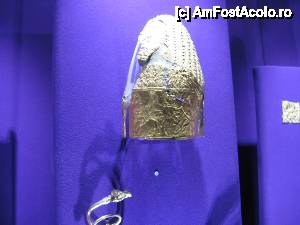 [P06] Brăţară şi coif găsite la Cucuteni sec. IV î. Hr » foto by Michi
 - 
<span class="allrVoted glyphicon glyphicon-heart hidden" id="av479756"></span>
<a class="m-l-10 hidden" id="sv479756" onclick="voting_Foto_DelVot(,479756,20188)" role="button">șterge vot <span class="glyphicon glyphicon-remove"></span></a>
<a id="v9479756" class=" c-red"  onclick="voting_Foto_SetVot(479756)" role="button"><span class="glyphicon glyphicon-heart-empty"></span> <b>LIKE</b> = Votează poza</a> <img class="hidden"  id="f479756W9" src="/imagini/loader.gif" border="0" /><span class="AjErrMes hidden" id="e479756ErM"></span>