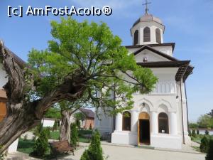 [P25] Biserica brâncovenească de la Potlogi (1683).  » foto by tata123 🔱
 - 
<span class="allrVoted glyphicon glyphicon-heart hidden" id="av731587"></span>
<a class="m-l-10 hidden" id="sv731587" onclick="voting_Foto_DelVot(,731587,20192)" role="button">șterge vot <span class="glyphicon glyphicon-remove"></span></a>
<a id="v9731587" class=" c-red"  onclick="voting_Foto_SetVot(731587)" role="button"><span class="glyphicon glyphicon-heart-empty"></span> <b>LIKE</b> = Votează poza</a> <img class="hidden"  id="f731587W9" src="/imagini/loader.gif" border="0" /><span class="AjErrMes hidden" id="e731587ErM"></span>