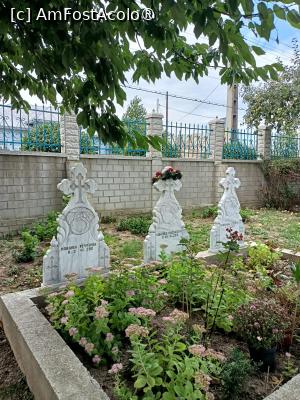 [P11] Morminte din curtea bisericii » foto by Michi
 - 
<span class="allrVoted glyphicon glyphicon-heart hidden" id="av1406599"></span>
<a class="m-l-10 hidden" id="sv1406599" onclick="voting_Foto_DelVot(,1406599,20198)" role="button">șterge vot <span class="glyphicon glyphicon-remove"></span></a>
<a id="v91406599" class=" c-red"  onclick="voting_Foto_SetVot(1406599)" role="button"><span class="glyphicon glyphicon-heart-empty"></span> <b>LIKE</b> = Votează poza</a> <img class="hidden"  id="f1406599W9" src="/imagini/loader.gif" border="0" /><span class="AjErrMes hidden" id="e1406599ErM"></span>