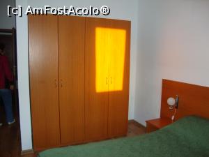 [P15] Continuăm inspectarea camerei. Iată cele două dulapuri alăturate care asigură spațiu suficient pentru bagaje.  » foto by Floryn81
 - 
<span class="allrVoted glyphicon glyphicon-heart hidden" id="av732888"></span>
<a class="m-l-10 hidden" id="sv732888" onclick="voting_Foto_DelVot(,732888,20207)" role="button">șterge vot <span class="glyphicon glyphicon-remove"></span></a>
<a id="v9732888" class=" c-red"  onclick="voting_Foto_SetVot(732888)" role="button"><span class="glyphicon glyphicon-heart-empty"></span> <b>LIKE</b> = Votează poza</a> <img class="hidden"  id="f732888W9" src="/imagini/loader.gif" border="0" /><span class="AjErrMes hidden" id="e732888ErM"></span>