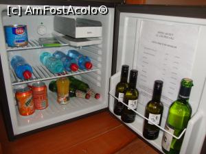 [P18] Aruncăm o privire prin minibar. Prețurile sunt afișate pe ușă.  » foto by Floryn81
 - 
<span class="allrVoted glyphicon glyphicon-heart hidden" id="av732891"></span>
<a class="m-l-10 hidden" id="sv732891" onclick="voting_Foto_DelVot(,732891,20207)" role="button">șterge vot <span class="glyphicon glyphicon-remove"></span></a>
<a id="v9732891" class=" c-red"  onclick="voting_Foto_SetVot(732891)" role="button"><span class="glyphicon glyphicon-heart-empty"></span> <b>LIKE</b> = Votează poza</a> <img class="hidden"  id="f732891W9" src="/imagini/loader.gif" border="0" /><span class="AjErrMes hidden" id="e732891ErM"></span>