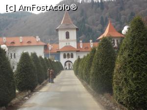 [P23] Intrarea în Mânăstirea Brâncoveanu de la Sâmbăta » foto by mprofeanu
 - 
<span class="allrVoted glyphicon glyphicon-heart hidden" id="av822524"></span>
<a class="m-l-10 hidden" id="sv822524" onclick="voting_Foto_DelVot(,822524,20261)" role="button">șterge vot <span class="glyphicon glyphicon-remove"></span></a>
<a id="v9822524" class=" c-red"  onclick="voting_Foto_SetVot(822524)" role="button"><span class="glyphicon glyphicon-heart-empty"></span> <b>LIKE</b> = Votează poza</a> <img class="hidden"  id="f822524W9" src="/imagini/loader.gif" border="0" /><span class="AjErrMes hidden" id="e822524ErM"></span>