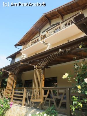 [P03] Pensiunea Vâlceaua Zânelor - verandă. » foto by tata123 🔱
 - 
<span class="allrVoted glyphicon glyphicon-heart hidden" id="av1251545"></span>
<a class="m-l-10 hidden" id="sv1251545" onclick="voting_Foto_DelVot(,1251545,20261)" role="button">șterge vot <span class="glyphicon glyphicon-remove"></span></a>
<a id="v91251545" class=" c-red"  onclick="voting_Foto_SetVot(1251545)" role="button"><span class="glyphicon glyphicon-heart-empty"></span> <b>LIKE</b> = Votează poza</a> <img class="hidden"  id="f1251545W9" src="/imagini/loader.gif" border="0" /><span class="AjErrMes hidden" id="e1251545ErM"></span>