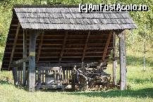 [P07] Locul unde era ţinută căruţa.  » foto by Utube
 - 
<span class="allrVoted glyphicon glyphicon-heart hidden" id="av391145"></span>
<a class="m-l-10 hidden" id="sv391145" onclick="voting_Foto_DelVot(,391145,20342)" role="button">șterge vot <span class="glyphicon glyphicon-remove"></span></a>
<a id="v9391145" class=" c-red"  onclick="voting_Foto_SetVot(391145)" role="button"><span class="glyphicon glyphicon-heart-empty"></span> <b>LIKE</b> = Votează poza</a> <img class="hidden"  id="f391145W9" src="/imagini/loader.gif" border="0" /><span class="AjErrMes hidden" id="e391145ErM"></span>