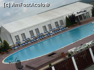 [P07] piscina mare si ballroom-ul vazute de la fereastra din camera » foto by Dan&Ema
 - 
<span class="allrVoted glyphicon glyphicon-heart hidden" id="av745770"></span>
<a class="m-l-10 hidden" id="sv745770" onclick="voting_Foto_DelVot(,745770,20357)" role="button">șterge vot <span class="glyphicon glyphicon-remove"></span></a>
<a id="v9745770" class=" c-red"  onclick="voting_Foto_SetVot(745770)" role="button"><span class="glyphicon glyphicon-heart-empty"></span> <b>LIKE</b> = Votează poza</a> <img class="hidden"  id="f745770W9" src="/imagini/loader.gif" border="0" /><span class="AjErrMes hidden" id="e745770ErM"></span>
