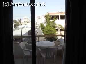 [P22] Masa şi scaunele de pe balconul studioului de la Petalmo City Apts » foto by irinad
 - 
<span class="allrVoted glyphicon glyphicon-heart hidden" id="av750303"></span>
<a class="m-l-10 hidden" id="sv750303" onclick="voting_Foto_DelVot(,750303,20411)" role="button">șterge vot <span class="glyphicon glyphicon-remove"></span></a>
<a id="v9750303" class=" c-red"  onclick="voting_Foto_SetVot(750303)" role="button"><span class="glyphicon glyphicon-heart-empty"></span> <b>LIKE</b> = Votează poza</a> <img class="hidden"  id="f750303W9" src="/imagini/loader.gif" border="0" /><span class="AjErrMes hidden" id="e750303ErM"></span>