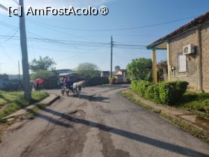 [P21] cu șareta pe uliță » foto by robert
 - 
<span class="allrVoted glyphicon glyphicon-heart hidden" id="av1414222"></span>
<a class="m-l-10 hidden" id="sv1414222" onclick="voting_Foto_DelVot(,1414222,20428)" role="button">șterge vot <span class="glyphicon glyphicon-remove"></span></a>
<a id="v91414222" class=" c-red"  onclick="voting_Foto_SetVot(1414222)" role="button"><span class="glyphicon glyphicon-heart-empty"></span> <b>LIKE</b> = Votează poza</a> <img class="hidden"  id="f1414222W9" src="/imagini/loader.gif" border="0" /><span class="AjErrMes hidden" id="e1414222ErM"></span>