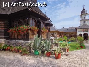 [P32] Mănăstirea Sfântul Prooroc Ilie din Toplița :pridvorul Bisericii vechi » foto by mariana.olaru
 - 
<span class="allrVoted glyphicon glyphicon-heart hidden" id="av763005"></span>
<a class="m-l-10 hidden" id="sv763005" onclick="voting_Foto_DelVot(,763005,20563)" role="button">șterge vot <span class="glyphicon glyphicon-remove"></span></a>
<a id="v9763005" class=" c-red"  onclick="voting_Foto_SetVot(763005)" role="button"><span class="glyphicon glyphicon-heart-empty"></span> <b>LIKE</b> = Votează poza</a> <img class="hidden"  id="f763005W9" src="/imagini/loader.gif" border="0" /><span class="AjErrMes hidden" id="e763005ErM"></span>