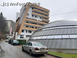 [P49] Hotelul Perla privit din exterior » foto by roxxie
 - 
<span class="allrVoted glyphicon glyphicon-heart hidden" id="av1510115"></span>
<a class="m-l-10 hidden" id="sv1510115" onclick="voting_Foto_DelVot(,1510115,20618)" role="button">șterge vot <span class="glyphicon glyphicon-remove"></span></a>
<a id="v91510115" class=" c-red"  onclick="voting_Foto_SetVot(1510115)" role="button"><span class="glyphicon glyphicon-heart-empty"></span> <b>LIKE</b> = Votează poza</a> <img class="hidden"  id="f1510115W9" src="/imagini/loader.gif" border="0" /><span class="AjErrMes hidden" id="e1510115ErM"></span>