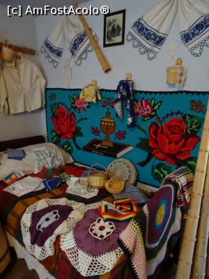 [P13] Colțul etnografic din muzeul-atelier.  » foto by tata123 🔱
 - 
<span class="allrVoted glyphicon glyphicon-heart hidden" id="av1103347"></span>
<a class="m-l-10 hidden" id="sv1103347" onclick="voting_Foto_DelVot(,1103347,20671)" role="button">șterge vot <span class="glyphicon glyphicon-remove"></span></a>
<a id="v91103347" class=" c-red"  onclick="voting_Foto_SetVot(1103347)" role="button"><span class="glyphicon glyphicon-heart-empty"></span> <b>LIKE</b> = Votează poza</a> <img class="hidden"  id="f1103347W9" src="/imagini/loader.gif" border="0" /><span class="AjErrMes hidden" id="e1103347ErM"></span>