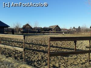 [P26] Ferma de animale - Manejul. În spate casele de oaspeți.  » foto by Aurici
 - 
<span class="allrVoted glyphicon glyphicon-heart hidden" id="av961921"></span>
<a class="m-l-10 hidden" id="sv961921" onclick="voting_Foto_DelVot(,961921,20723)" role="button">șterge vot <span class="glyphicon glyphicon-remove"></span></a>
<a id="v9961921" class=" c-red"  onclick="voting_Foto_SetVot(961921)" role="button"><span class="glyphicon glyphicon-heart-empty"></span> <b>LIKE</b> = Votează poza</a> <img class="hidden"  id="f961921W9" src="/imagini/loader.gif" border="0" /><span class="AjErrMes hidden" id="e961921ErM"></span>