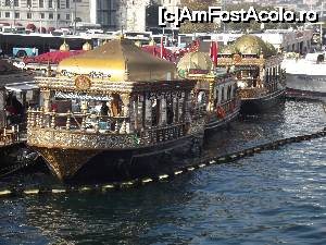 [P16] Restaurantele plutitoare de la baza Podului Galata unde se găteşte balık-ekmek (sandviş cu peşte fript la grătar)  » foto by irinad
 - 
<span class="allrVoted glyphicon glyphicon-heart hidden" id="av697748"></span>
<a class="m-l-10 hidden" id="sv697748" onclick="voting_Foto_DelVot(,697748,20759)" role="button">șterge vot <span class="glyphicon glyphicon-remove"></span></a>
<a id="v9697748" class=" c-red"  onclick="voting_Foto_SetVot(697748)" role="button"><span class="glyphicon glyphicon-heart-empty"></span> <b>LIKE</b> = Votează poza</a> <img class="hidden"  id="f697748W9" src="/imagini/loader.gif" border="0" /><span class="AjErrMes hidden" id="e697748ErM"></span>
