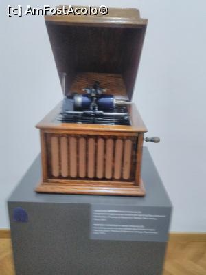 [P06] 6. Fonograf „Edison”, model Amberola - S. U. A. - 1915.  » foto by doinafil
 - 
<span class="allrVoted glyphicon glyphicon-heart hidden" id="av972820"></span>
<a class="m-l-10 hidden" id="sv972820" onclick="voting_Foto_DelVot(,972820,20792)" role="button">șterge vot <span class="glyphicon glyphicon-remove"></span></a>
<a id="v9972820" class=" c-red"  onclick="voting_Foto_SetVot(972820)" role="button"><span class="glyphicon glyphicon-heart-empty"></span> <b>LIKE</b> = Votează poza</a> <img class="hidden"  id="f972820W9" src="/imagini/loader.gif" border="0" /><span class="AjErrMes hidden" id="e972820ErM"></span>