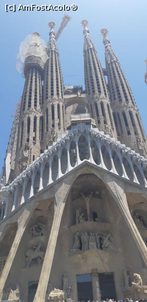 [P04] Una din fatadele catedralei Sagrada Familia » foto by baron
 - 
<span class="allrVoted glyphicon glyphicon-heart hidden" id="av982319"></span>
<a class="m-l-10 hidden" id="sv982319" onclick="voting_Foto_DelVot(,982319,21008)" role="button">șterge vot <span class="glyphicon glyphicon-remove"></span></a>
<a id="v9982319" class=" c-red"  onclick="voting_Foto_SetVot(982319)" role="button"><span class="glyphicon glyphicon-heart-empty"></span> <b>LIKE</b> = Votează poza</a> <img class="hidden"  id="f982319W9" src="/imagini/loader.gif" border="0" /><span class="AjErrMes hidden" id="e982319ErM"></span>