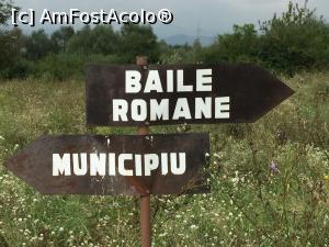 [P31] Indicatoare prin situl arheologic care insa nu sunt prea folositoare, baile romane fiind sub un camp de balarii » foto by Dan&Ema
 - 
<span class="allrVoted glyphicon glyphicon-heart hidden" id="av790793"></span>
<a class="m-l-10 hidden" id="sv790793" onclick="voting_Foto_DelVot(,790793,21011)" role="button">șterge vot <span class="glyphicon glyphicon-remove"></span></a>
<a id="v9790793" class=" c-red"  onclick="voting_Foto_SetVot(790793)" role="button"><span class="glyphicon glyphicon-heart-empty"></span> <b>LIKE</b> = Votează poza</a> <img class="hidden"  id="f790793W9" src="/imagini/loader.gif" border="0" /><span class="AjErrMes hidden" id="e790793ErM"></span>