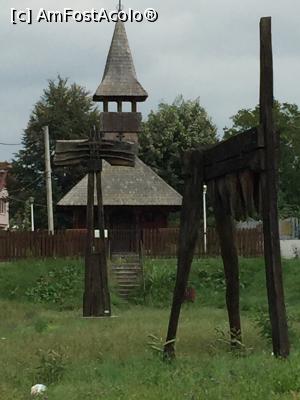 [P05] Sa admiram sculturile in lemn din Parcul Teius din Caransebes! Si biserica din lemn pe fundal.  » foto by Dan&Ema
 - 
<span class="allrVoted glyphicon glyphicon-heart hidden" id="av790761"></span>
<a class="m-l-10 hidden" id="sv790761" onclick="voting_Foto_DelVot(,790761,21011)" role="button">șterge vot <span class="glyphicon glyphicon-remove"></span></a>
<a id="v9790761" class=" c-red"  onclick="voting_Foto_SetVot(790761)" role="button"><span class="glyphicon glyphicon-heart-empty"></span> <b>LIKE</b> = Votează poza</a> <img class="hidden"  id="f790761W9" src="/imagini/loader.gif" border="0" /><span class="AjErrMes hidden" id="e790761ErM"></span>