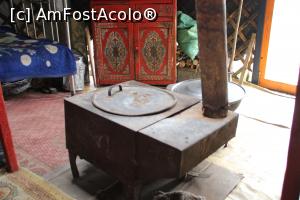 [P19] Plita și bufetul înflorat, două puncte de referință în viața nomadă.  » foto by glcitizen
 - 
<span class="allrVoted glyphicon glyphicon-heart hidden" id="av801627"></span>
<a class="m-l-10 hidden" id="sv801627" onclick="voting_Foto_DelVot(,801627,21041)" role="button">șterge vot <span class="glyphicon glyphicon-remove"></span></a>
<a id="v9801627" class=" c-red"  onclick="voting_Foto_SetVot(801627)" role="button"><span class="glyphicon glyphicon-heart-empty"></span> <b>LIKE</b> = Votează poza</a> <img class="hidden"  id="f801627W9" src="/imagini/loader.gif" border="0" /><span class="AjErrMes hidden" id="e801627ErM"></span>