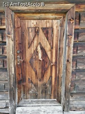 [P29] Fericetul lui Horea, com. Horea, jud. Alba<p> usa de la cu casa muzeu » foto by Dana2008
 - 
<span class="allrVoted glyphicon glyphicon-heart hidden" id="av1013283"></span>
<a class="m-l-10 hidden" id="sv1013283" onclick="voting_Foto_DelVot(,1013283,21083)" role="button">șterge vot <span class="glyphicon glyphicon-remove"></span></a>
<a id="v91013283" class=" c-red"  onclick="voting_Foto_SetVot(1013283)" role="button"><span class="glyphicon glyphicon-heart-empty"></span> <b>LIKE</b> = Votează poza</a> <img class="hidden"  id="f1013283W9" src="/imagini/loader.gif" border="0" /><span class="AjErrMes hidden" id="e1013283ErM"></span>