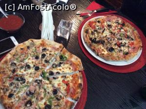 [P07] Pizzeria 'La Taverna' - quarto stagioni » foto by mishu
 - 
<span class="allrVoted glyphicon glyphicon-heart hidden" id="av802617"></span>
<a class="m-l-10 hidden" id="sv802617" onclick="voting_Foto_DelVot(,802617,21187)" role="button">șterge vot <span class="glyphicon glyphicon-remove"></span></a>
<a id="v9802617" class=" c-red"  onclick="voting_Foto_SetVot(802617)" role="button"><span class="glyphicon glyphicon-heart-empty"></span> <b>LIKE</b> = Votează poza</a> <img class="hidden"  id="f802617W9" src="/imagini/loader.gif" border="0" /><span class="AjErrMes hidden" id="e802617ErM"></span>