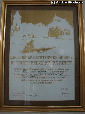 [P19] Sidonia Hogaș a fost decorată post-mortem cu distincția ”Cetățean de onoare al municipiului Piatra-Neamț”.  » foto by Floryn81
 - 
<span class="allrVoted glyphicon glyphicon-heart hidden" id="av544211"></span>
<a class="m-l-10 hidden" id="sv544211" onclick="voting_Foto_DelVot(,544211,21211)" role="button">șterge vot <span class="glyphicon glyphicon-remove"></span></a>
<a id="v9544211" class=" c-red"  onclick="voting_Foto_SetVot(544211)" role="button"><span class="glyphicon glyphicon-heart-empty"></span> <b>LIKE</b> = Votează poza</a> <img class="hidden"  id="f544211W9" src="/imagini/loader.gif" border="0" /><span class="AjErrMes hidden" id="e544211ErM"></span>