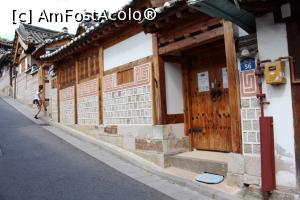 [P80] Seul, Bukchon Hanok Village » foto by mprofeanu
 - 
<span class="allrVoted glyphicon glyphicon-heart hidden" id="av811289"></span>
<a class="m-l-10 hidden" id="sv811289" onclick="voting_Foto_DelVot(,811289,21214)" role="button">șterge vot <span class="glyphicon glyphicon-remove"></span></a>
<a id="v9811289" class=" c-red"  onclick="voting_Foto_SetVot(811289)" role="button"><span class="glyphicon glyphicon-heart-empty"></span> <b>LIKE</b> = Votează poza</a> <img class="hidden"  id="f811289W9" src="/imagini/loader.gif" border="0" /><span class="AjErrMes hidden" id="e811289ErM"></span>