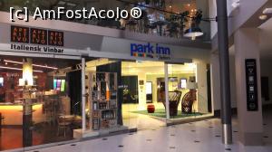 [P06] Intrarea în hotel se face din centrul comercial » foto by BOGDAN DSN
 - 
<span class="allrVoted glyphicon glyphicon-heart hidden" id="av1058203"></span>
<a class="m-l-10 hidden" id="sv1058203" onclick="voting_Foto_DelVot(,1058203,21249)" role="button">șterge vot <span class="glyphicon glyphicon-remove"></span></a>
<a id="v91058203" class=" c-red"  onclick="voting_Foto_SetVot(1058203)" role="button"><span class="glyphicon glyphicon-heart-empty"></span> <b>LIKE</b> = Votează poza</a> <img class="hidden"  id="f1058203W9" src="/imagini/loader.gif" border="0" /><span class="AjErrMes hidden" id="e1058203ErM"></span>