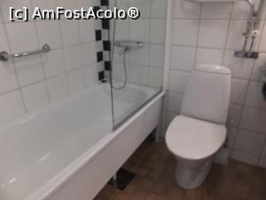 [P17] baia cu cada (unele camere au dus in loc de cada)  » foto by tripyy
 - 
<span class="allrVoted glyphicon glyphicon-heart hidden" id="av883286"></span>
<a class="m-l-10 hidden" id="sv883286" onclick="voting_Foto_DelVot(,883286,21249)" role="button">șterge vot <span class="glyphicon glyphicon-remove"></span></a>
<a id="v9883286" class=" c-red"  onclick="voting_Foto_SetVot(883286)" role="button"><span class="glyphicon glyphicon-heart-empty"></span> <b>LIKE</b> = Votează poza</a> <img class="hidden"  id="f883286W9" src="/imagini/loader.gif" border="0" /><span class="AjErrMes hidden" id="e883286ErM"></span>