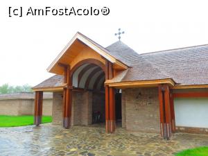 [P02] Intrare boltită în Mănăstirea Turnu, Prahova.  » foto by tata123 🔱
 - 
<span class="allrVoted glyphicon glyphicon-heart hidden" id="av809508"></span>
<a class="m-l-10 hidden" id="sv809508" onclick="voting_Foto_DelVot(,809508,21256)" role="button">șterge vot <span class="glyphicon glyphicon-remove"></span></a>
<a id="v9809508" class=" c-red"  onclick="voting_Foto_SetVot(809508)" role="button"><span class="glyphicon glyphicon-heart-empty"></span> <b>LIKE</b> = Votează poza</a> <img class="hidden"  id="f809508W9" src="/imagini/loader.gif" border="0" /><span class="AjErrMes hidden" id="e809508ErM"></span>