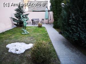 [P18] Curtea interioară a pensiunii » foto by crismis
 - 
<span class="allrVoted glyphicon glyphicon-heart hidden" id="av1137823"></span>
<a class="m-l-10 hidden" id="sv1137823" onclick="voting_Foto_DelVot(,1137823,21281)" role="button">șterge vot <span class="glyphicon glyphicon-remove"></span></a>
<a id="v91137823" class=" c-red"  onclick="voting_Foto_SetVot(1137823)" role="button"><span class="glyphicon glyphicon-heart-empty"></span> <b>LIKE</b> = Votează poza</a> <img class="hidden"  id="f1137823W9" src="/imagini/loader.gif" border="0" /><span class="AjErrMes hidden" id="e1137823ErM"></span>