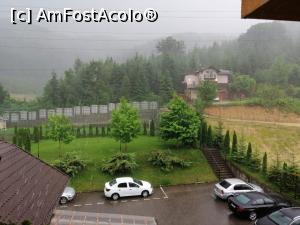 [P02] Peisajul vazut din camera, intr. o zi ploioasa.  » foto by Trifan Alina
 - 
<span class="allrVoted glyphicon glyphicon-heart hidden" id="av1081170"></span>
<a class="m-l-10 hidden" id="sv1081170" onclick="voting_Foto_DelVot(,1081170,21325)" role="button">șterge vot <span class="glyphicon glyphicon-remove"></span></a>
<a id="v91081170" class=" c-red"  onclick="voting_Foto_SetVot(1081170)" role="button"><span class="glyphicon glyphicon-heart-empty"></span> <b>LIKE</b> = Votează poza</a> <img class="hidden"  id="f1081170W9" src="/imagini/loader.gif" border="0" /><span class="AjErrMes hidden" id="e1081170ErM"></span>