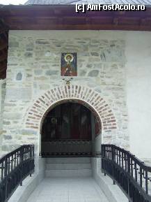 [P16] Manastirea Pangarati - Biserica veche. Podetul si intrarea boltita din peretele nordic. » foto by iulianic
 - 
<span class="allrVoted glyphicon glyphicon-heart hidden" id="av308245"></span>
<a class="m-l-10 hidden" id="sv308245" onclick="voting_Foto_DelVot(,308245,21332)" role="button">șterge vot <span class="glyphicon glyphicon-remove"></span></a>
<a id="v9308245" class=" c-red"  onclick="voting_Foto_SetVot(308245)" role="button"><span class="glyphicon glyphicon-heart-empty"></span> <b>LIKE</b> = Votează poza</a> <img class="hidden"  id="f308245W9" src="/imagini/loader.gif" border="0" /><span class="AjErrMes hidden" id="e308245ErM"></span>