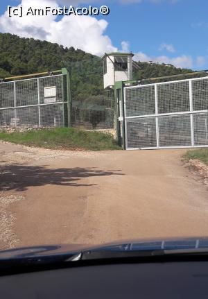 [P24] Aceste porți care se deschid din turn, delimitează spațiul animalelor periculoase.  » foto by BOGDAN DSN
 - 
<span class="allrVoted glyphicon glyphicon-heart hidden" id="av824993"></span>
<a class="m-l-10 hidden" id="sv824993" onclick="voting_Foto_DelVot(,824993,21380)" role="button">șterge vot <span class="glyphicon glyphicon-remove"></span></a>
<a id="v9824993" class=" c-red"  onclick="voting_Foto_SetVot(824993)" role="button"><span class="glyphicon glyphicon-heart-empty"></span> <b>LIKE</b> = Votează poza</a> <img class="hidden"  id="f824993W9" src="/imagini/loader.gif" border="0" /><span class="AjErrMes hidden" id="e824993ErM"></span>