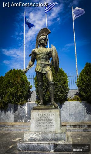 [P09] Statuia lui Leonidas din Sparta. În stânga se află drumul spre situl aheologic.  » foto by webSorin
 - 
<span class="allrVoted glyphicon glyphicon-heart hidden" id="av1122280"></span>
<a class="m-l-10 hidden" id="sv1122280" onclick="voting_Foto_DelVot(,1122280,21407)" role="button">șterge vot <span class="glyphicon glyphicon-remove"></span></a>
<a id="v91122280" class=" c-red"  onclick="voting_Foto_SetVot(1122280)" role="button"><span class="glyphicon glyphicon-heart-empty"></span> <b>LIKE</b> = Votează poza</a> <img class="hidden"  id="f1122280W9" src="/imagini/loader.gif" border="0" /><span class="AjErrMes hidden" id="e1122280ErM"></span>