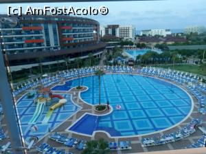 [P02] Vedere din balconul camerei de familie » foto by steldav
 - 
<span class="allrVoted glyphicon glyphicon-heart hidden" id="av1099026"></span>
<a class="m-l-10 hidden" id="sv1099026" onclick="voting_Foto_DelVot(,1099026,21411)" role="button">șterge vot <span class="glyphicon glyphicon-remove"></span></a>
<a id="v91099026" class=" c-red"  onclick="voting_Foto_SetVot(1099026)" role="button"><span class="glyphicon glyphicon-heart-empty"></span> <b>LIKE</b> = Votează poza</a> <img class="hidden"  id="f1099026W9" src="/imagini/loader.gif" border="0" /><span class="AjErrMes hidden" id="e1099026ErM"></span>