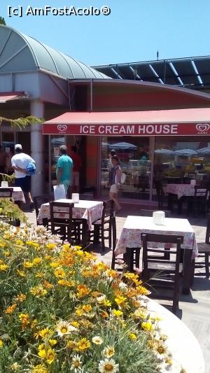 [P13] Casa inghetatei la Aqua Park » foto by michaela_1961
 - 
<span class="allrVoted glyphicon glyphicon-heart hidden" id="av975943"></span>
<a class="m-l-10 hidden" id="sv975943" onclick="voting_Foto_DelVot(,975943,21411)" role="button">șterge vot <span class="glyphicon glyphicon-remove"></span></a>
<a id="v9975943" class=" c-red"  onclick="voting_Foto_SetVot(975943)" role="button"><span class="glyphicon glyphicon-heart-empty"></span> <b>LIKE</b> = Votează poza</a> <img class="hidden"  id="f975943W9" src="/imagini/loader.gif" border="0" /><span class="AjErrMes hidden" id="e975943ErM"></span>