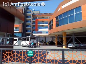 [P13] Intrarea in curtea hotelului, cu parcarea in dreapta » foto by Yoda
 - 
<span class="allrVoted glyphicon glyphicon-heart hidden" id="av1116266"></span>
<a class="m-l-10 hidden" id="sv1116266" onclick="voting_Foto_DelVot(,1116266,21411)" role="button">șterge vot <span class="glyphicon glyphicon-remove"></span></a>
<a id="v91116266" class=" c-red"  onclick="voting_Foto_SetVot(1116266)" role="button"><span class="glyphicon glyphicon-heart-empty"></span> <b>LIKE</b> = Votează poza</a> <img class="hidden"  id="f1116266W9" src="/imagini/loader.gif" border="0" /><span class="AjErrMes hidden" id="e1116266ErM"></span>