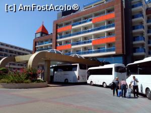 [P14] Intrarea principala in hotel.  » foto by Yoda
 - 
<span class="allrVoted glyphicon glyphicon-heart hidden" id="av1116267"></span>
<a class="m-l-10 hidden" id="sv1116267" onclick="voting_Foto_DelVot(,1116267,21411)" role="button">șterge vot <span class="glyphicon glyphicon-remove"></span></a>
<a id="v91116267" class=" c-red"  onclick="voting_Foto_SetVot(1116267)" role="button"><span class="glyphicon glyphicon-heart-empty"></span> <b>LIKE</b> = Votează poza</a> <img class="hidden"  id="f1116267W9" src="/imagini/loader.gif" border="0" /><span class="AjErrMes hidden" id="e1116267ErM"></span>