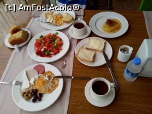 [P27] Micul dejun » foto by Yoda
 - 
<span class="allrVoted glyphicon glyphicon-heart hidden" id="av1116280"></span>
<a class="m-l-10 hidden" id="sv1116280" onclick="voting_Foto_DelVot(,1116280,21411)" role="button">șterge vot <span class="glyphicon glyphicon-remove"></span></a>
<a id="v91116280" class=" c-red"  onclick="voting_Foto_SetVot(1116280)" role="button"><span class="glyphicon glyphicon-heart-empty"></span> <b>LIKE</b> = Votează poza</a> <img class="hidden"  id="f1116280W9" src="/imagini/loader.gif" border="0" /><span class="AjErrMes hidden" id="e1116280ErM"></span>