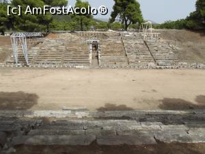 [P13] Gradenele stadionului fap în faţă. Se observă la cele din faţă coridorul de unde veneau pe teren sportivii de la vestiar » foto by irinad
 - 
<span class="allrVoted glyphicon glyphicon-heart hidden" id="av829826"></span>
<a class="m-l-10 hidden" id="sv829826" onclick="voting_Foto_DelVot(,829826,21467)" role="button">șterge vot <span class="glyphicon glyphicon-remove"></span></a>
<a id="v9829826" class=" c-red"  onclick="voting_Foto_SetVot(829826)" role="button"><span class="glyphicon glyphicon-heart-empty"></span> <b>LIKE</b> = Votează poza</a> <img class="hidden"  id="f829826W9" src="/imagini/loader.gif" border="0" /><span class="AjErrMes hidden" id="e829826ErM"></span>