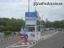 [P01] Intrarea principala in Complexul Week-end Tg.Mures, complex ce se afla in apropierea iesirii din oras spre Reghin, pe stanga, observati prima parcare din cele trei, si cea mai mica, in spatele cabinei, 2 RON/ora » foto by dorgo
 - 
<span class="allrVoted glyphicon glyphicon-heart hidden" id="av200210"></span>
<a class="m-l-10 hidden" id="sv200210" onclick="voting_Foto_DelVot(,200210,21521)" role="button">șterge vot <span class="glyphicon glyphicon-remove"></span></a>
<a id="v9200210" class=" c-red"  onclick="voting_Foto_SetVot(200210)" role="button"><span class="glyphicon glyphicon-heart-empty"></span> <b>LIKE</b> = Votează poza</a> <img class="hidden"  id="f200210W9" src="/imagini/loader.gif" border="0" /><span class="AjErrMes hidden" id="e200210ErM"></span>