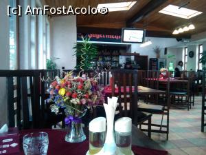 [P18] Interiorul restaurantului 'La Petrica', in plan indepartat se observa barul » foto by dorgo
 - 
<span class="allrVoted glyphicon glyphicon-heart hidden" id="av833056"></span>
<a class="m-l-10 hidden" id="sv833056" onclick="voting_Foto_DelVot(,833056,21521)" role="button">șterge vot <span class="glyphicon glyphicon-remove"></span></a>
<a id="v9833056" class=" c-red"  onclick="voting_Foto_SetVot(833056)" role="button"><span class="glyphicon glyphicon-heart-empty"></span> <b>LIKE</b> = Votează poza</a> <img class="hidden"  id="f833056W9" src="/imagini/loader.gif" border="0" /><span class="AjErrMes hidden" id="e833056ErM"></span>