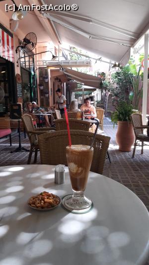 [P13] Un frappe la cafeneaua de lângă fântâna Rimondi. » foto by Carmen Ion
 - 
<span class="allrVoted glyphicon glyphicon-heart hidden" id="av1206381"></span>
<a class="m-l-10 hidden" id="sv1206381" onclick="voting_Foto_DelVot(,1206381,21565)" role="button">șterge vot <span class="glyphicon glyphicon-remove"></span></a>
<a id="v91206381" class=" c-red"  onclick="voting_Foto_SetVot(1206381)" role="button"><span class="glyphicon glyphicon-heart-empty"></span> <b>LIKE</b> = Votează poza</a> <img class="hidden"  id="f1206381W9" src="/imagini/loader.gif" border="0" /><span class="AjErrMes hidden" id="e1206381ErM"></span>