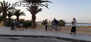 [P22] La plimbarea de seară în zona pietonală a falezei. » foto by Carmen Ion
 - 
<span class="allrVoted glyphicon glyphicon-heart hidden" id="av1206391"></span>
<a class="m-l-10 hidden" id="sv1206391" onclick="voting_Foto_DelVot(,1206391,21565)" role="button">șterge vot <span class="glyphicon glyphicon-remove"></span></a>
<a id="v91206391" class=" c-red"  onclick="voting_Foto_SetVot(1206391)" role="button"><span class="glyphicon glyphicon-heart-empty"></span> <b>LIKE</b> = Votează poza</a> <img class="hidden"  id="f1206391W9" src="/imagini/loader.gif" border="0" /><span class="AjErrMes hidden" id="e1206391ErM"></span>