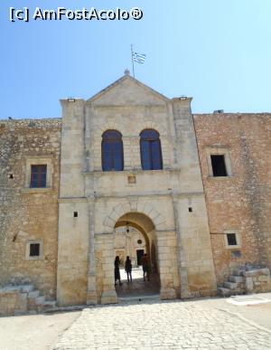 [P49] Mănăstirea Arkadi: poarta principală (vestică) » foto by Carmen Ion
 - 
<span class="allrVoted glyphicon glyphicon-heart hidden" id="av1208023"></span>
<a class="m-l-10 hidden" id="sv1208023" onclick="voting_Foto_DelVot(,1208023,21565)" role="button">șterge vot <span class="glyphicon glyphicon-remove"></span></a>
<a id="v91208023" class=" c-red"  onclick="voting_Foto_SetVot(1208023)" role="button"><span class="glyphicon glyphicon-heart-empty"></span> <b>LIKE</b> = Votează poza</a> <img class="hidden"  id="f1208023W9" src="/imagini/loader.gif" border="0" /><span class="AjErrMes hidden" id="e1208023ErM"></span>