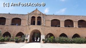 [P51] Mănăstirea Arkadi: poarta principală văzută din curte » foto by Carmen Ion
 - 
<span class="allrVoted glyphicon glyphicon-heart hidden" id="av1208025"></span>
<a class="m-l-10 hidden" id="sv1208025" onclick="voting_Foto_DelVot(,1208025,21565)" role="button">șterge vot <span class="glyphicon glyphicon-remove"></span></a>
<a id="v91208025" class=" c-red"  onclick="voting_Foto_SetVot(1208025)" role="button"><span class="glyphicon glyphicon-heart-empty"></span> <b>LIKE</b> = Votează poza</a> <img class="hidden"  id="f1208025W9" src="/imagini/loader.gif" border="0" /><span class="AjErrMes hidden" id="e1208025ErM"></span>