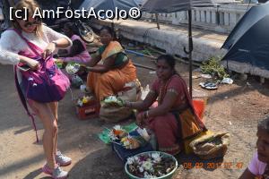 [P20] vânzătoarele de ofrande » foto by robert
 - 
<span class="allrVoted glyphicon glyphicon-heart hidden" id="av836438"></span>
<a class="m-l-10 hidden" id="sv836438" onclick="voting_Foto_DelVot(,836438,21572)" role="button">șterge vot <span class="glyphicon glyphicon-remove"></span></a>
<a id="v9836438" class=" c-red"  onclick="voting_Foto_SetVot(836438)" role="button"><span class="glyphicon glyphicon-heart-empty"></span> <b>LIKE</b> = Votează poza</a> <img class="hidden"  id="f836438W9" src="/imagini/loader.gif" border="0" /><span class="AjErrMes hidden" id="e836438ErM"></span>