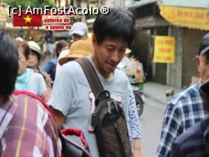 [P02] Și oamenii îngândurați își au locul lor 
în mulțimea străzii.  » foto by glcitizen
 - 
<span class="allrVoted glyphicon glyphicon-heart hidden" id="av836769"></span>
<a class="m-l-10 hidden" id="sv836769" onclick="voting_Foto_DelVot(,836769,21608)" role="button">șterge vot <span class="glyphicon glyphicon-remove"></span></a>
<a id="v9836769" class=" c-red"  onclick="voting_Foto_SetVot(836769)" role="button"><span class="glyphicon glyphicon-heart-empty"></span> <b>LIKE</b> = Votează poza</a> <img class="hidden"  id="f836769W9" src="/imagini/loader.gif" border="0" /><span class="AjErrMes hidden" id="e836769ErM"></span>