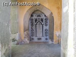 [P16] una dintre porţile bisericii » foto by zlatna
 - 
<span class="allrVoted glyphicon glyphicon-heart hidden" id="av992385"></span>
<a class="m-l-10 hidden" id="sv992385" onclick="voting_Foto_DelVot(,992385,21648)" role="button">șterge vot <span class="glyphicon glyphicon-remove"></span></a>
<a id="v9992385" class=" c-red"  onclick="voting_Foto_SetVot(992385)" role="button"><span class="glyphicon glyphicon-heart-empty"></span> <b>LIKE</b> = Votează poza</a> <img class="hidden"  id="f992385W9" src="/imagini/loader.gif" border="0" /><span class="AjErrMes hidden" id="e992385ErM"></span>
